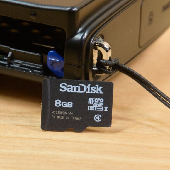 Samsung ST5500 14.2 MP Digital Camera, with 7x Optical Zoom, AMOLED touchscreen - Picture 9 of 9